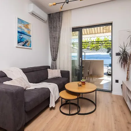 Apartment Tomas With Balcony And Sea View