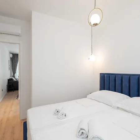 Tomas With Balcony And Sea View Apartment *