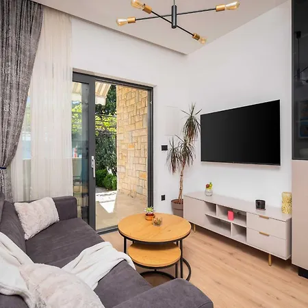 Apartment Tomas With Balcony And Sea View *