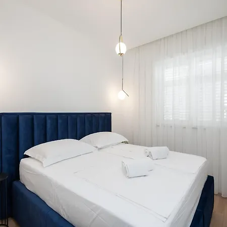 Apartment Tomas With Balcony And Sea View Omis